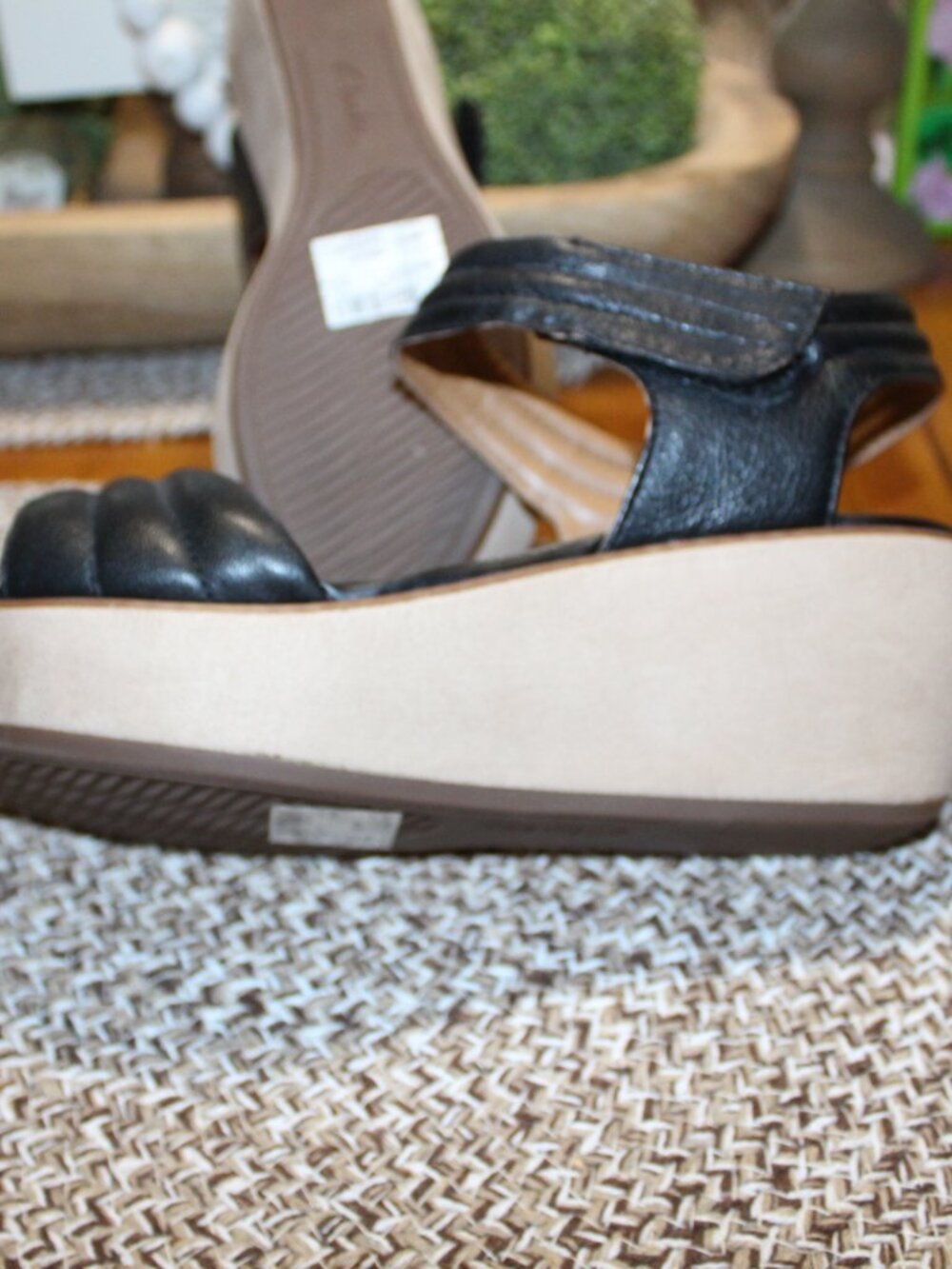 NWT Clark Hazelle Alba Quilted strap wedge sandals 9 1/2 WIDE FABULOUS!! - Picture 11 of 12